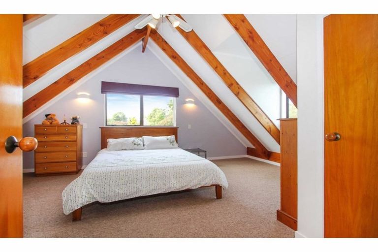 Photo of property in 2/28 Fairdale Place, Birkdale, Auckland, 0626