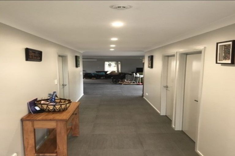 Photo of property in 37 Riverglade Parkway, Te Atatu South, Auckland, 0610