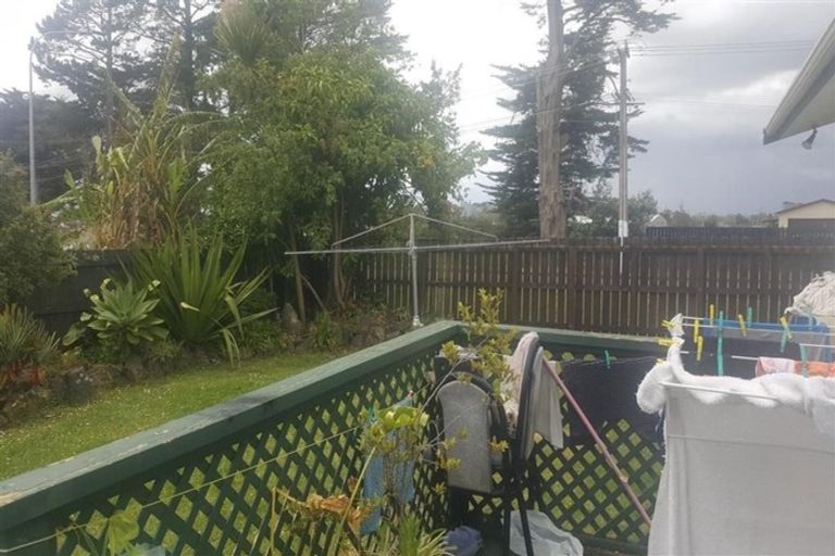 Photo of property in 1 Posa Avenue, Henderson, Auckland, 0612