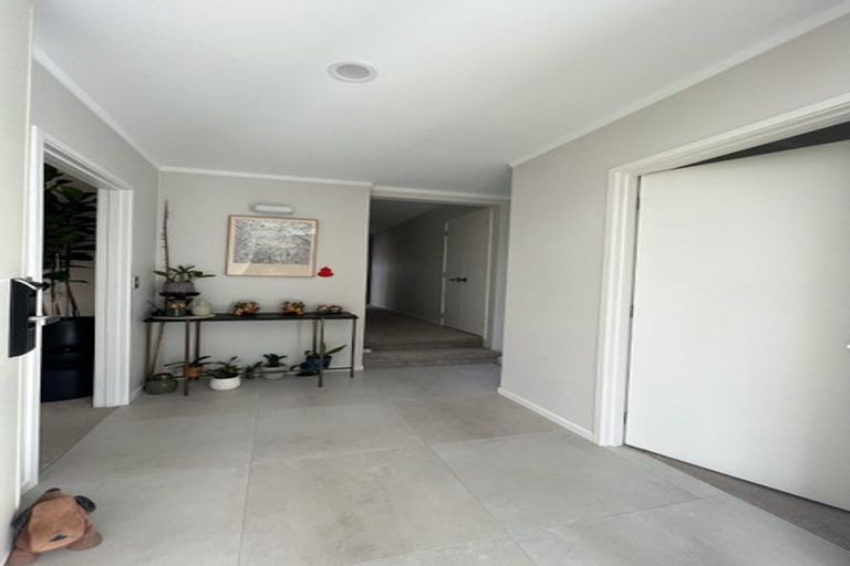 Photo of property in 2a Eastcliffe Road, Castor Bay, Auckland, 0620