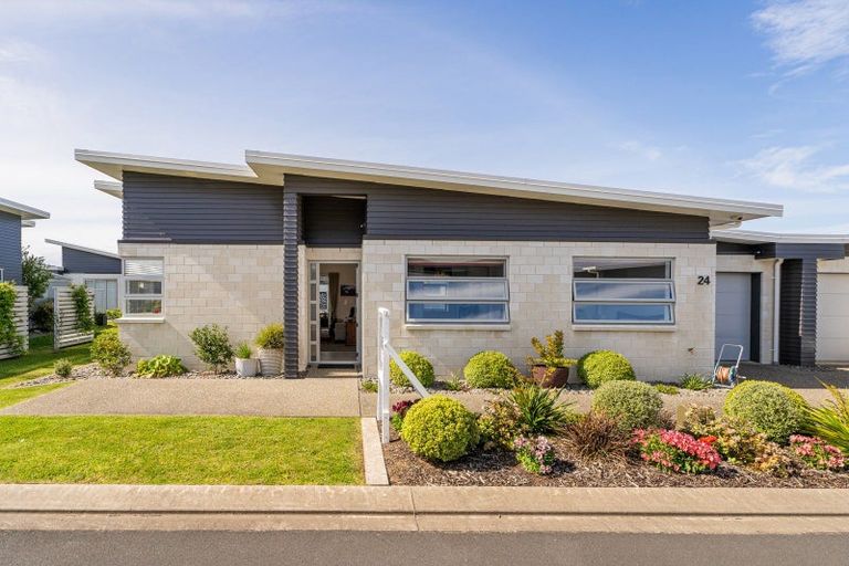 Photo of property in 16 Vanita Drive, Whitianga, 3510