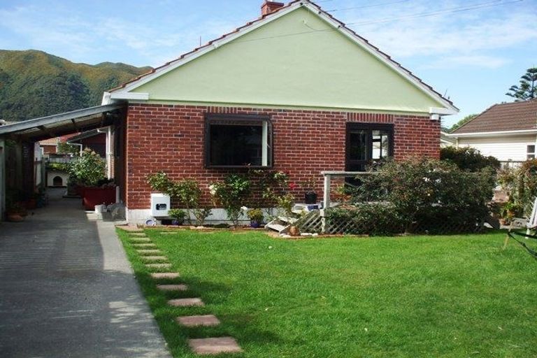 Photo of property in 16 Brook Street, Waiwhetu, Lower Hutt, 5010