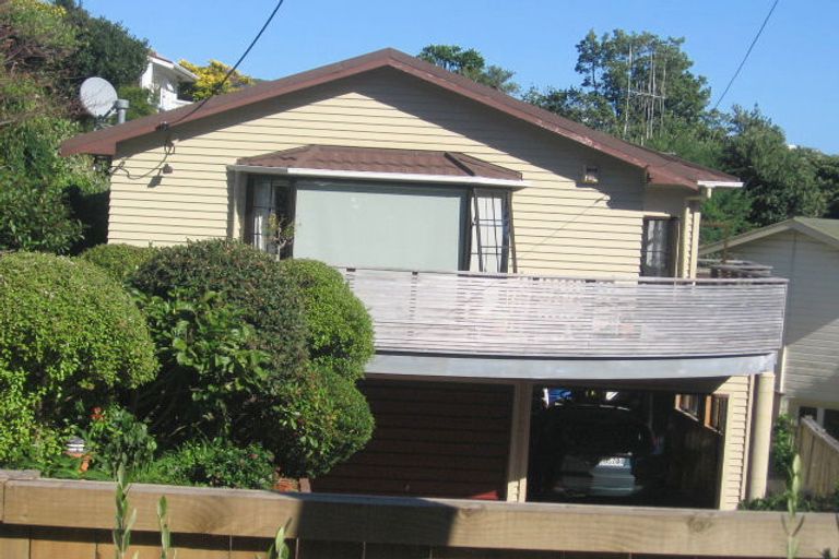 Photo of property in 22 Tio Tio Road, Miramar, Wellington, 6022