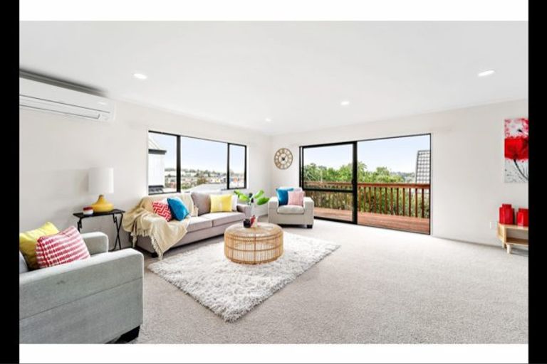 Photo of property in 2/5 Anne Road, Hillcrest, Auckland, 0627