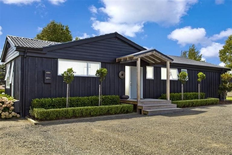 Photo of property in 98 Koraha Road, Kumeu, 0892