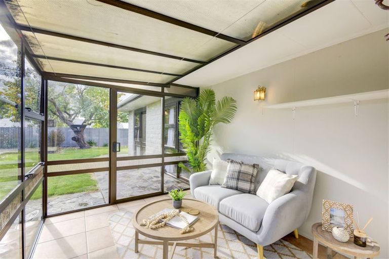 Photo of property in 1 Ward Place, Rangiora, 7400