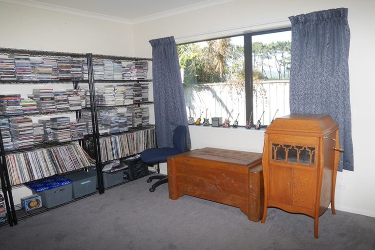 Photo of property in 121 Weggery Drive, Waikanae Beach, Waikanae, 5036
