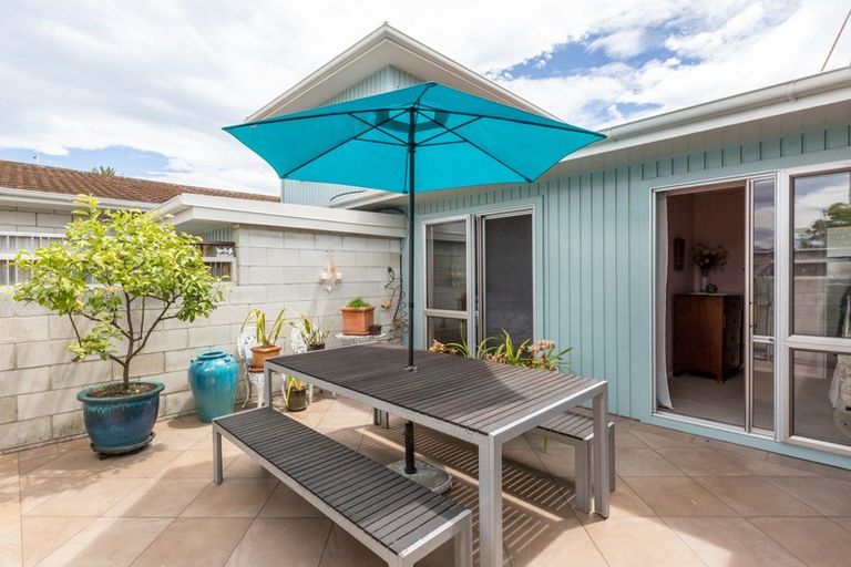 Photo of property in 17 Puketapu Road, Taradale, Napier, 4112