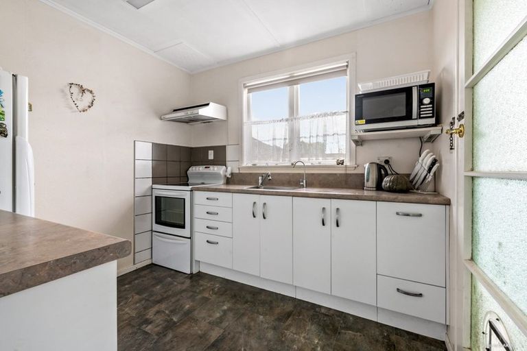 Photo of property in 11 Elizabeth Street, Orewa, 0931