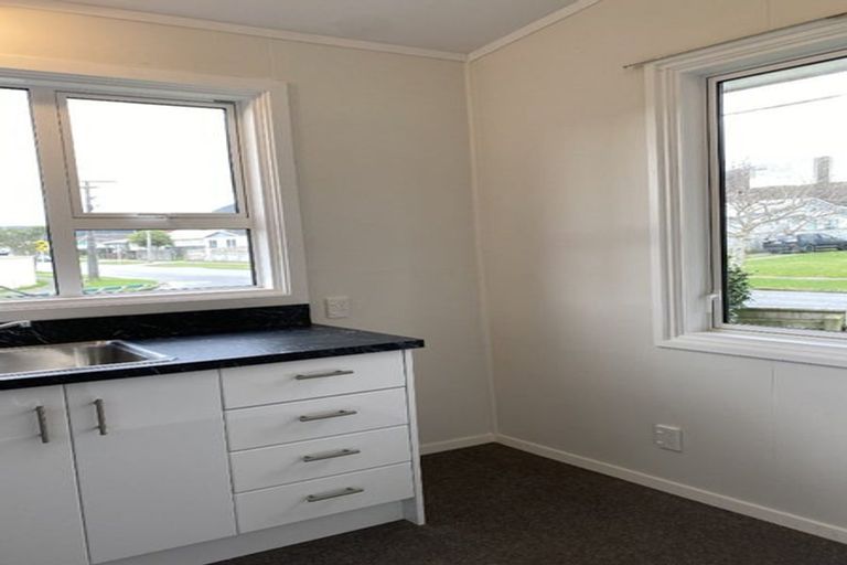 Photo of property in 39 Churton Crescent, Taita, Lower Hutt, 5011