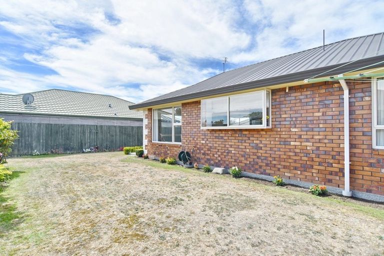 Photo of property in 1/6 Kohuhu Lane, Burwood, Christchurch, 8083