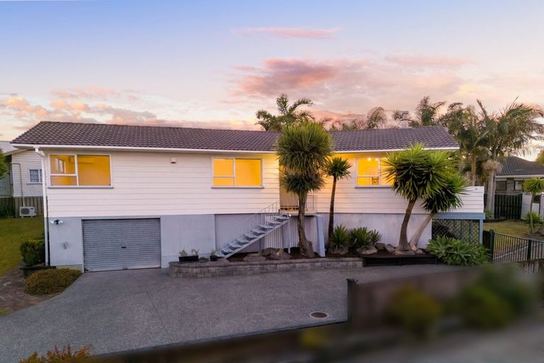 Photo of property in 5 Mckinley Road, Sunnyvale, Auckland, 0612