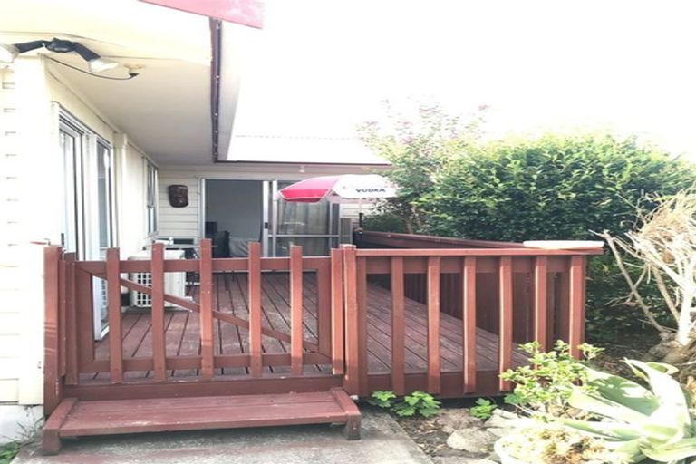 Photo of property in 1/2 Aotea Road, Glen Eden, Auckland, 0602