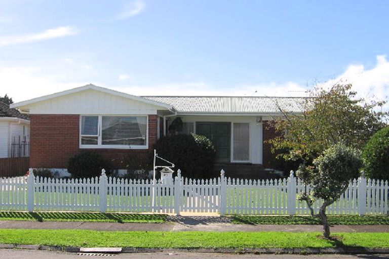 Photo of property in 63 Dale Crescent, Pakuranga, Auckland, 2010