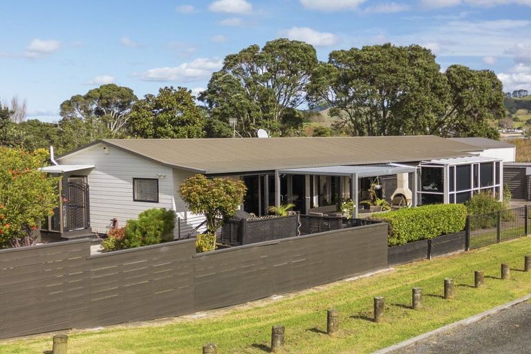 Photo of property in 10 Hillview Road, Waihi Beach, 3611