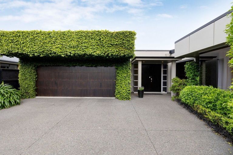 Photo of property in 15 Azure Place, Huntington, Hamilton, 3210