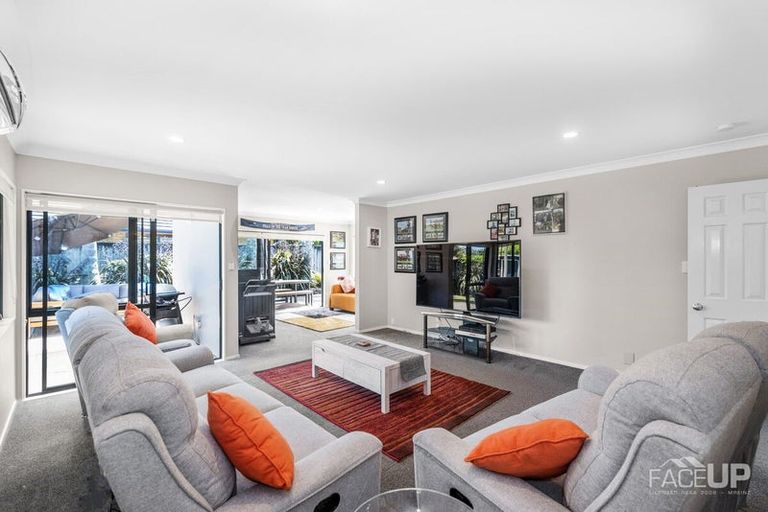 Photo of property in 57 Wiseley Road, West Harbour, Auckland, 0618