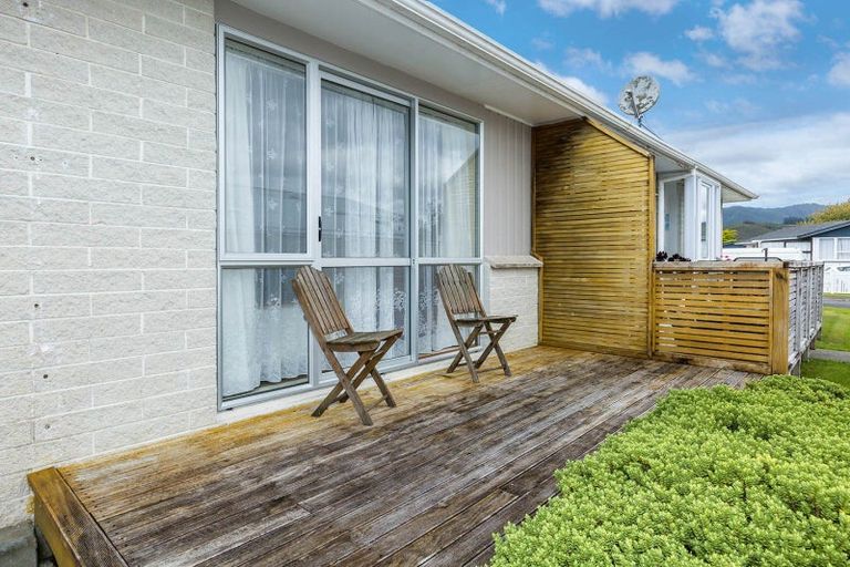 Photo of property in 9b Haylock Grove, Totara Park, Upper Hutt, 5018