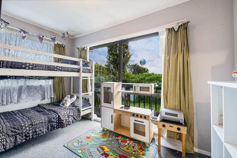 Photo of property in 53 Donovan Avenue, Massey, Auckland, 0614