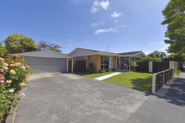 Photo of property in 33 Montclare Avenue, Avonhead, Christchurch, 8042