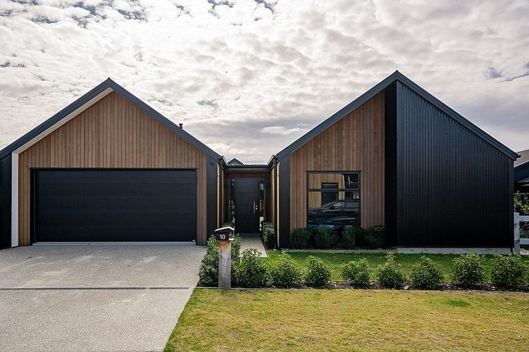 Photo of property in 10 Sawdon Street, Wanaka, 9305