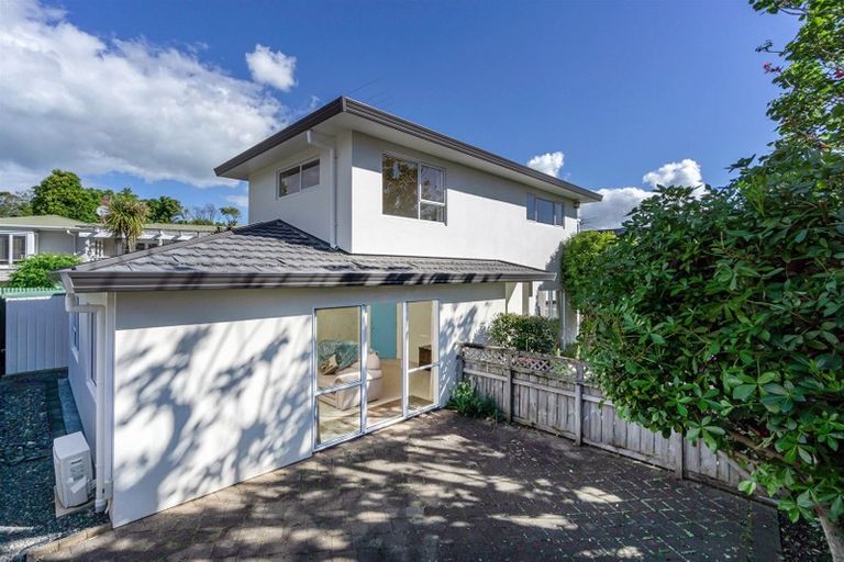 Photo of property in 2/6 Marsh Avenue, Forrest Hill, Auckland, 0620