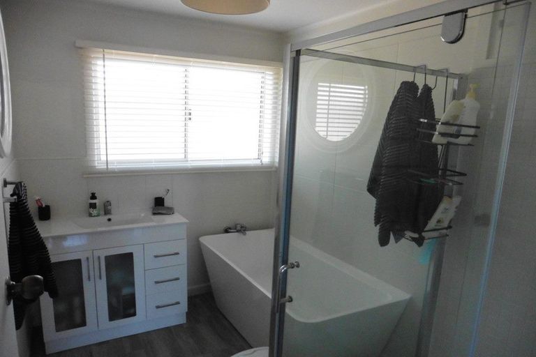 Photo of property in 14 Rimu Street, Helensville, 0800