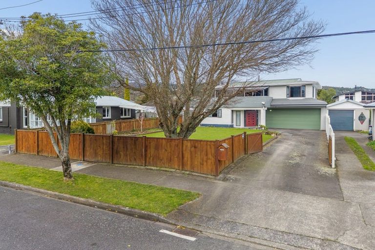 Photo of property in 42a Hudson Avenue, Ebdentown, Upper Hutt, 5018
