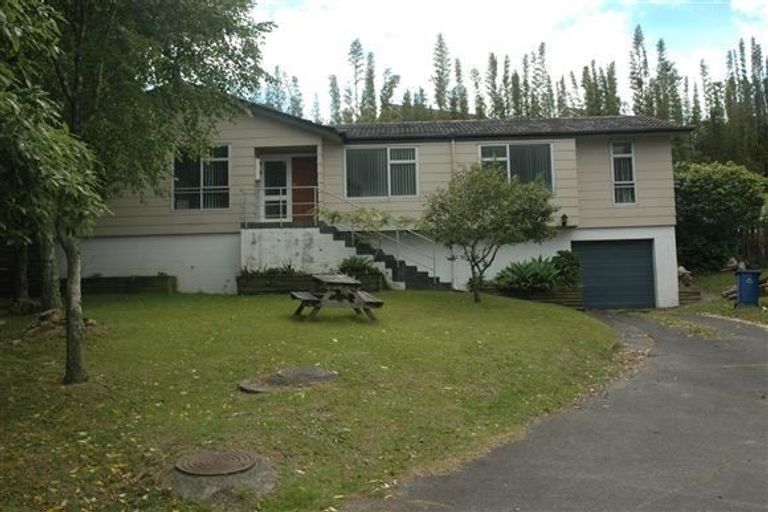 Photo of property in 67 Cedar Heights Avenue, Massey, Auckland, 0614