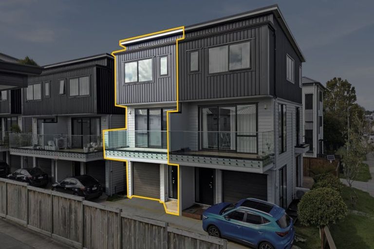 Photo of property in 2/19 Kingdale Road, Henderson, Auckland, 0610