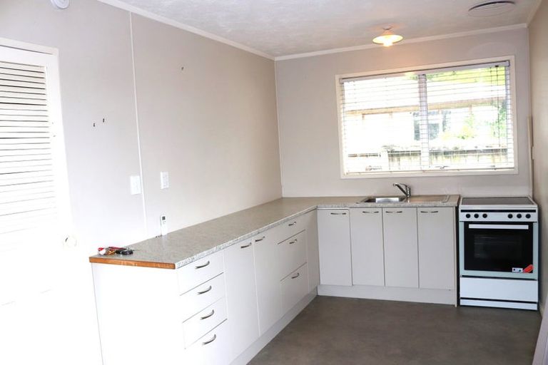 Photo of property in 2/199 Henderson Valley Road, Henderson, Auckland, 0612