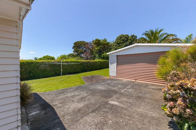 Photo of property in 5 Cobham Crescent, Kelston, Auckland, 0602