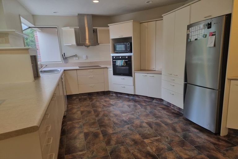 Photo of property in 4 Oakfield Street, Burnside, Christchurch, 8053