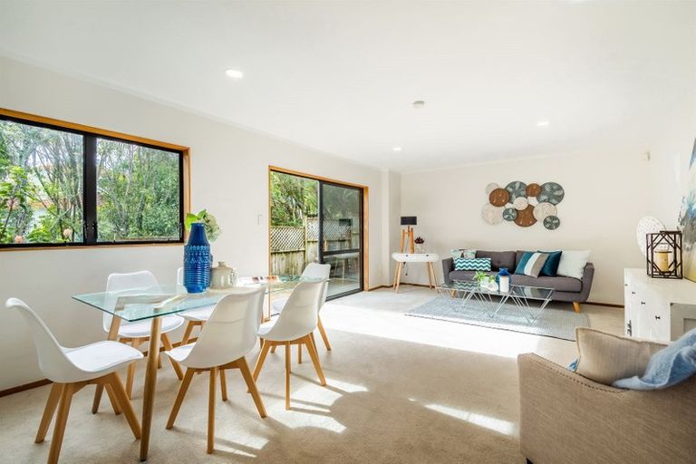 Photo of property in 1/29 Radiata Lane, Chatswood, Auckland, 0626