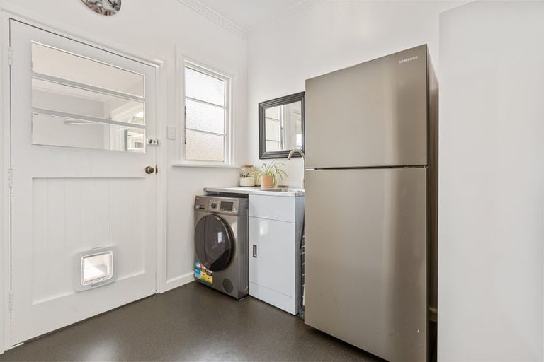 Photo of property in 174 Seaview Road, Westown, New Plymouth, 4310