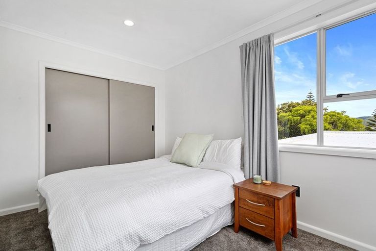 Photo of property in 26 Raroa Terrace, Tawa, Wellington, 5028