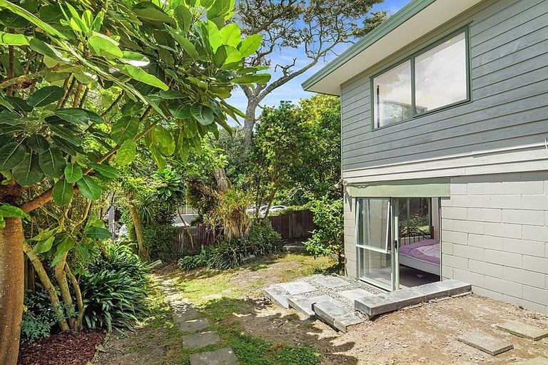 Photo of property in 2/23 Ludlow Terrace, Totara Vale, Auckland, 0627