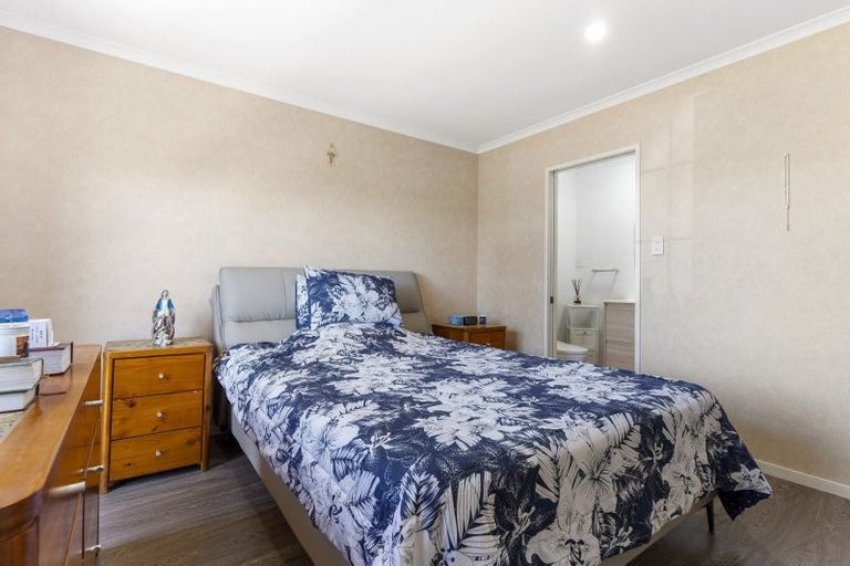 Photo of property in 3 Harobed Place, Weymouth, Auckland, 2103