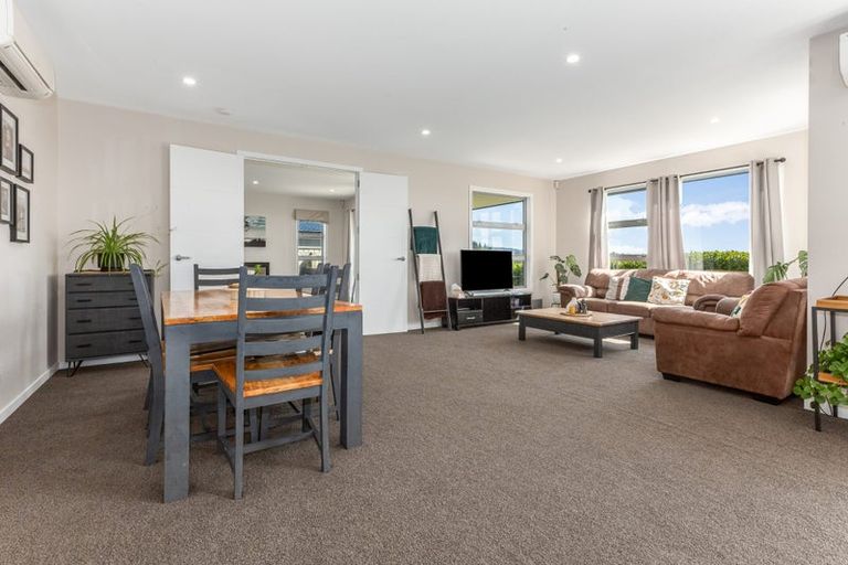 Photo of property in 87 Endeavour Drive, Whitby, Porirua, 5024