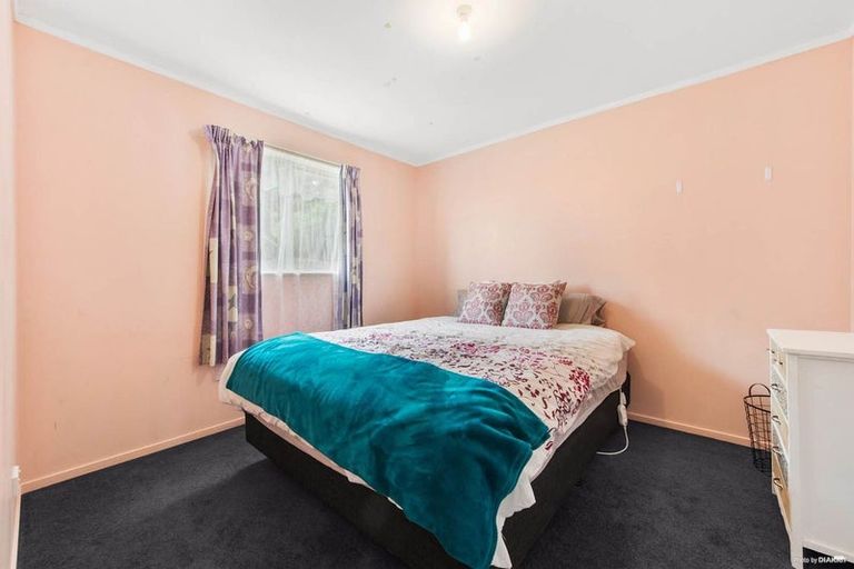 Photo of property in 53 Beaubank Road, Kelston, Auckland, 0602
