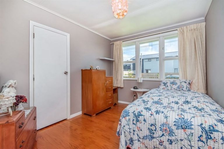 Photo of property in 8 Hayman Place, Beach Haven, Auckland, 0626