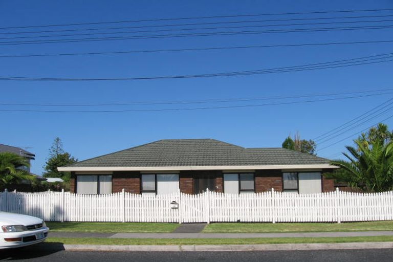 Photo of property in 2b Law Street, Torbay, Auckland, 0630