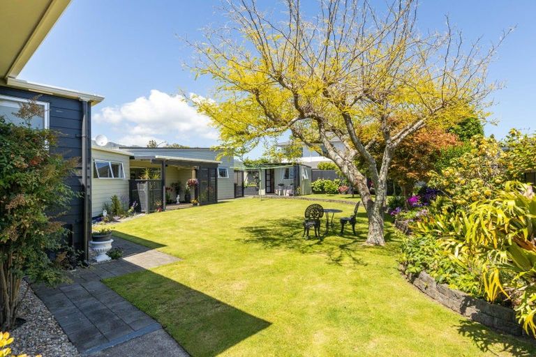 Photo of property in 38 Wairau Road, Oakura, 4314