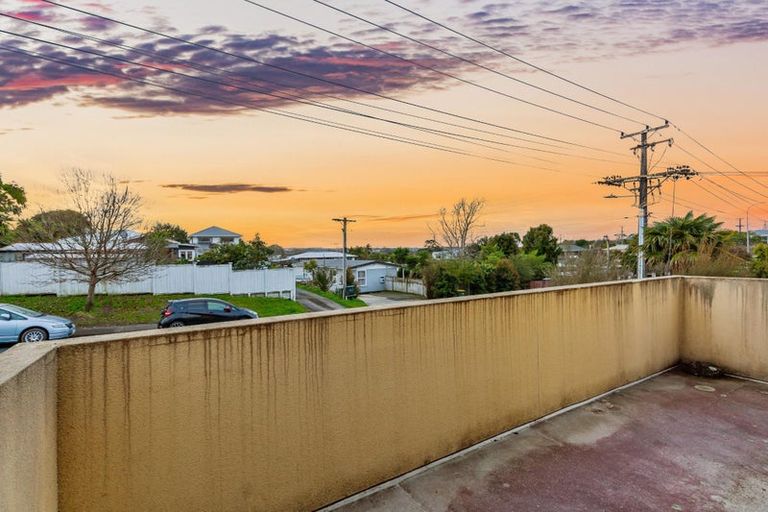 Photo of property in 69 Mcleod Road, Te Atatu South, Auckland, 0610