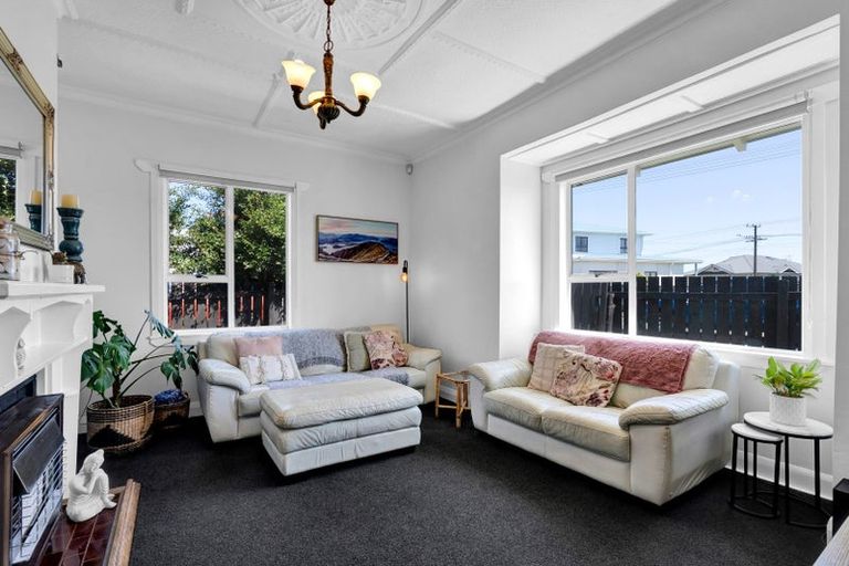 Photo of property in 3 Tukapa Street, Westown, New Plymouth, 4310