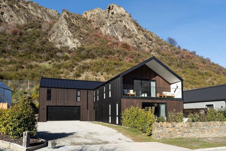 Photo of property in 30 Flynn Lane, Arrowtown, 9302