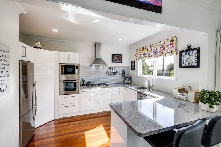 Photo of property in 74 Te Mata Road, Havelock North, 4130