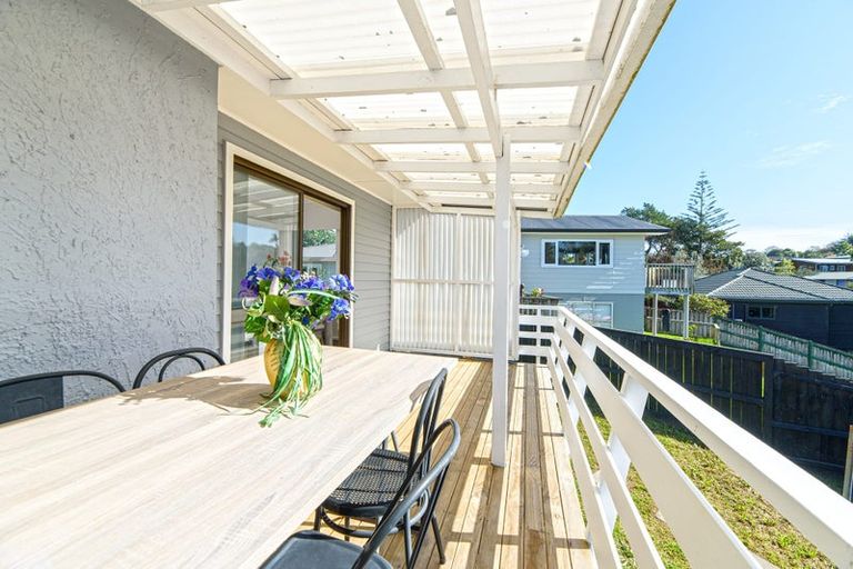 Photo of property in 117 Godley Road, Green Bay, Auckland, 0604