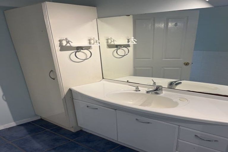 Photo of property in 125 Millbrook Road, Sunnyvale, Auckland, 0612