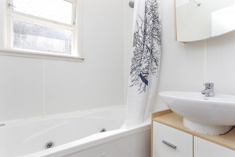 Photo of property in 251 Rangatira Road, Beach Haven, Auckland, 0626